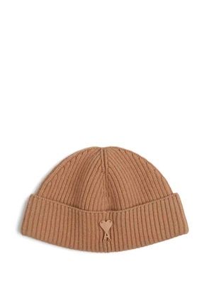 AMI Paris Ami de Coeur beanie hat - Neutrals