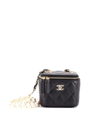 CHANEL Pre-Owned Vanity Case with Pearl Chain Quilted Lambskin Mini clutch bag - Black