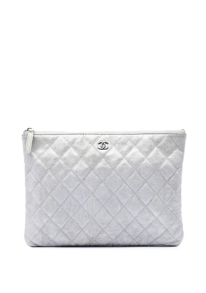 CHANEL Pre-Owned 2017-2018 Medium Quilted Metallic Caviar O Case clutch bag - Silver