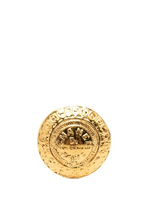 CHANEL Pre-Owned 1970-1980 Gold Plated 31 Rue Cambon Round Brooch costume brooch