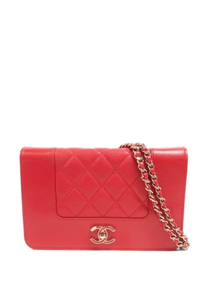 CHANEL Pre-Owned diamond-quilted CC turn-lock shoulder bag - Red