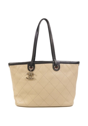 CHANEL Pre-Owned quilted CC tote bag - Neutrals