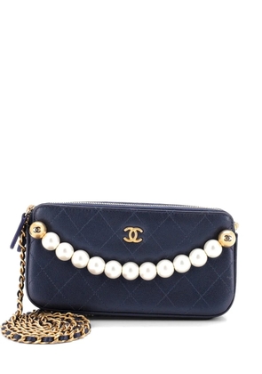 CHANEL Pre-Owned Chic Pearls Double Zip Clutch with Chain Quilted Lambskin crossbody bag - Blue