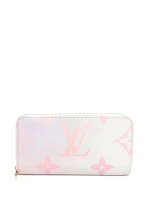 Louis Vuitton Pre-Owned 2010s Monogram zip wallet - White