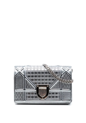 Christian Dior Pre-Owned 2016 Baby Metallic Patent Microcannage Diorama Flap crossbody bag - Silver
