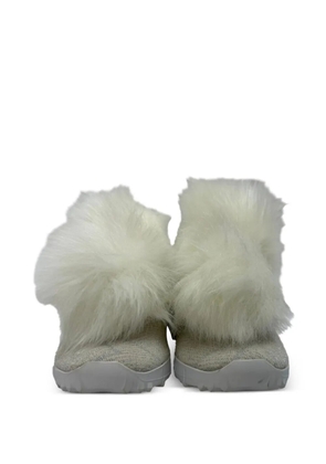 Jimmy Choo Pre-Owned Norway pom-pom sneakers - White