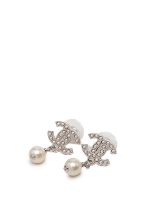 CHANEL Pre-Owned 2005 CC Brass Faux Pearl Swing Push Back Earrings costume earrings - Silver