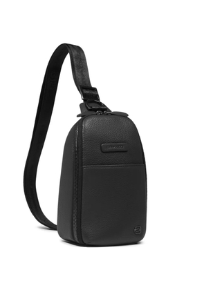 PIQUADRO grained texture messenger bag - Black