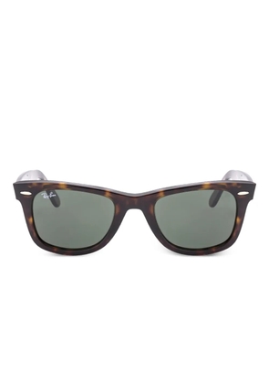 Ray-Ban Wayfarer logo at the temple sunglasses - Brown
