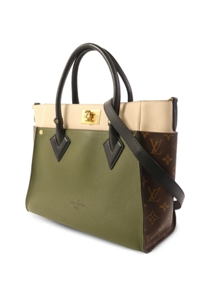 Louis Vuitton Pre-Owned On My Side tote bag - Green