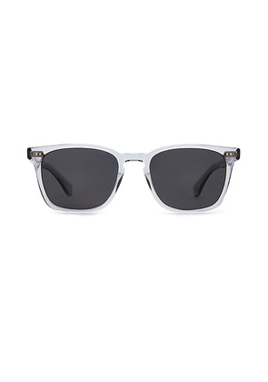 Garrett Leight Earvin Sun in Light Grey & Midnight Polar - Grey. Size all.