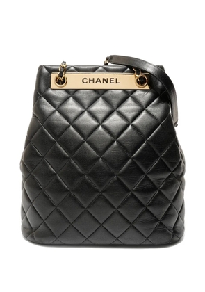 CHANEL Pre-Owned 2013-2018 Matelassé chain bucket bag - Black