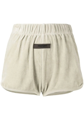 FEAR OF GOD ESSENTIALS logo-patch velour shorts - Green