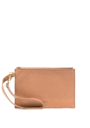 Yu Mei embossed-logo detail clutch bag - Brown