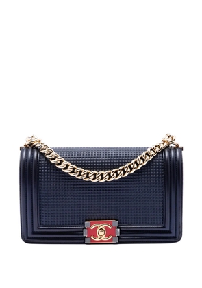 CHANEL Pre-Owned 2013-2014 Old Medium Lambskin Embossed Cube Boy Flap crossbody bag - Blue