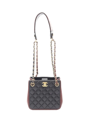 CHANEL Pre-Owned 2020 CC Quilted Lambskin Drawstring bucket bag - Blue