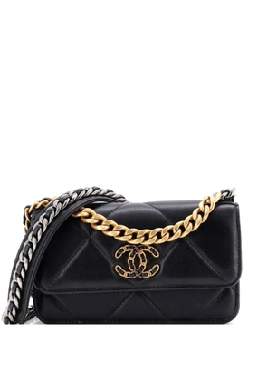 CHANEL Pre-Owned 19 Flap Phone Holder with Chain Quilted Lambskin crossbody bag - Black