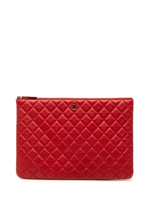 CHANEL Pre-Owned 2014-2015 Large Quilted Lambskin O Case clutch bag - Red