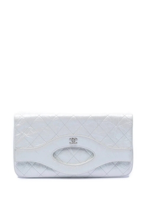CHANEL Pre-Owned 2019 Iridescent Aged Calfskin 31 clutch bag - White
