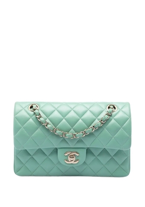 CHANEL Pre-Owned 2020 Small Classic Lambskin Double Flap shoulder bag - Green