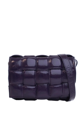 Bottega Veneta Pre-Owned 2012-2026 Patent Intrecciato Padded Cassette crossbody bag - Purple