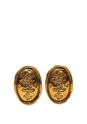 CHANEL Pre-Owned 1980-1990 CC Gold Plated Oval Crown Earrings costume earrings