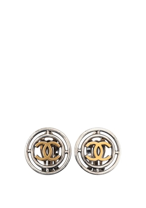 CHANEL Pre-Owned 1996 CC Brass Round Wheel Clip On Earrings costume earrings - Silver