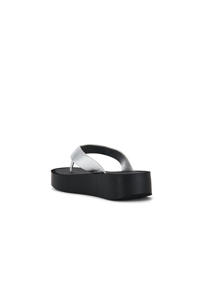 Tory Burch Leather Platform Flip Flop in Metallic Silver. Size 9. Also in 8, 6, 7, 10.
