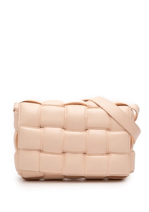 Bottega Veneta Pre-Owned 2012-2026 Nappa Intrecciato Padded Cassette crossbody bag - Pink