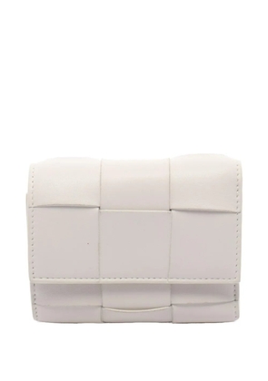 Bottega Veneta Pre-Owned 2000s Cassette maxi Intrecciato trifold wallet - White