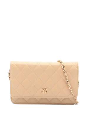 CHANEL Pre-Owned 2021s Matelasse Caviar chain wallet - Neutrals