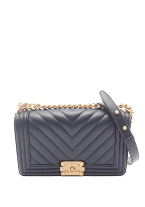 CHANEL Pre-Owned 2018 Boy chevron-quilted shoulder bag - Blue
