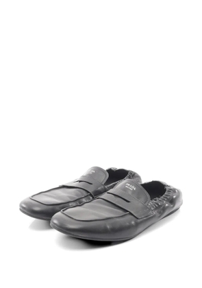 Prada Pre-Owned 2000s Shuffle antique-leather loafers - Black