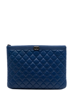 CHANEL Pre-Owned 2016-2017 Medium Quilted Lambskin Boy O Case clutch bag - Blue
