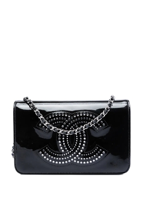 CHANEL Pre-Owned 2009-2010 CC Patent Strass Embellished Wallet On Chain crossbody bag - Black