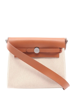 Hermès Pre-Owned 2025 Military Toile and Vache Hunter Herbag Zip 20 crossbody bag - Brown