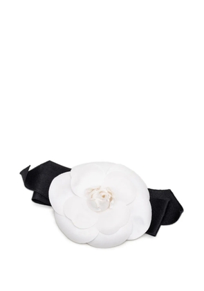 CHANEL Pre-Owned 1970-1980 Cotton Camellia and Satin Bow Brooch costume brooch - Black