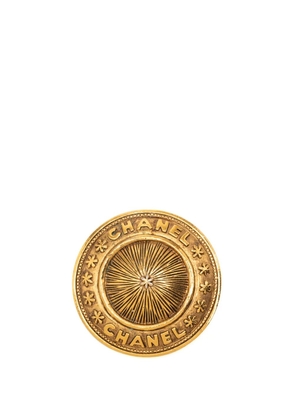 CHANEL Pre-Owned 1970-1980 Gold Plated Round Brooch costume brooch