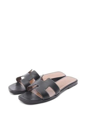 Hermès Pre-Owned 2000s Oran flat sandals - Black