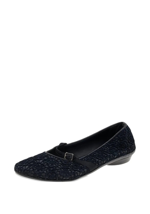 Ferragamo Pre-Owned lace strap ballet flats - Black