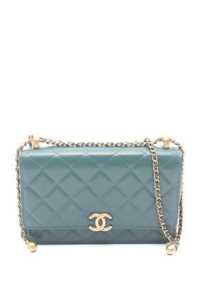 CHANEL Pre-Owned 2021s matelassé chain wallet - Green