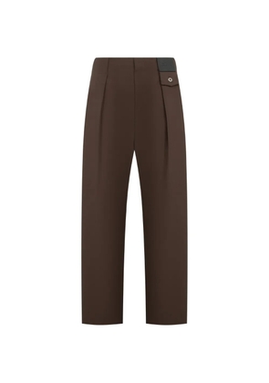LOEWE logo-patch pleated trousers - Brown