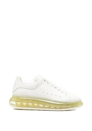 Alexander McQueen Pre-Owned Oversized sneakers - White