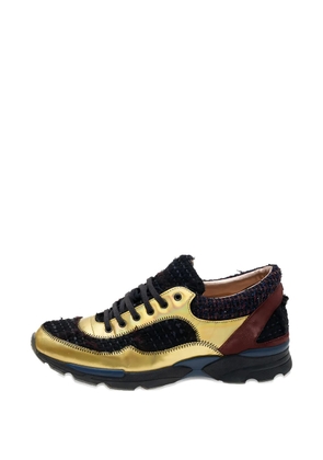 CHANEL Pre-Owned Tweed CC sneakers - Gold