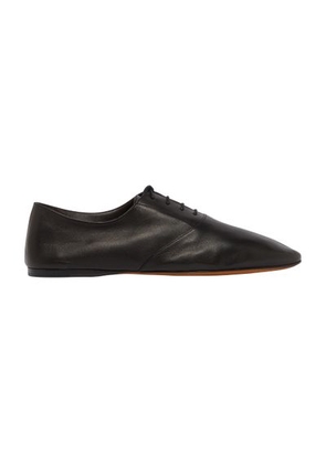 Awar lace up