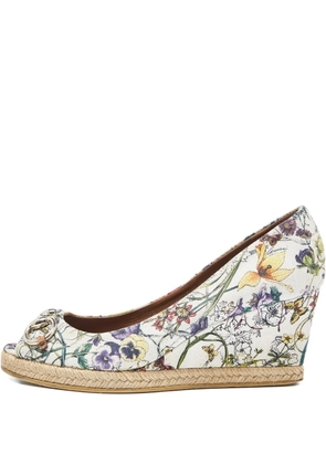 Gucci Pre-Owned 80mm floral-print horsebit-detail wedge pumps - Neutrals
