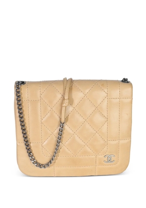 CHANEL Pre-Owned 2003-2004 Square CC quilted lambskin shoulder bag - Neutrals