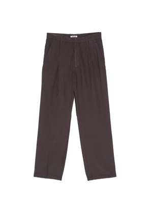 Auralee garment-dyed pleated trousers - Brown