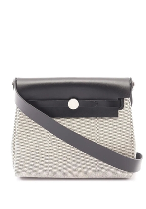 Hermès Pre-Owned 2025 Military Toile and Vache Hunter Herbag Zip 20 crossbody bag - Grey