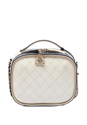 CHANEL Pre-Owned 2019 Small CC Crumpled Calfskin Vanity Case satchel - Black